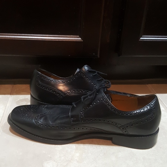SOLD!! COLE HAAN Black Wingtip Lace Ups - Size 11 1/2 - Picture 3 of 6